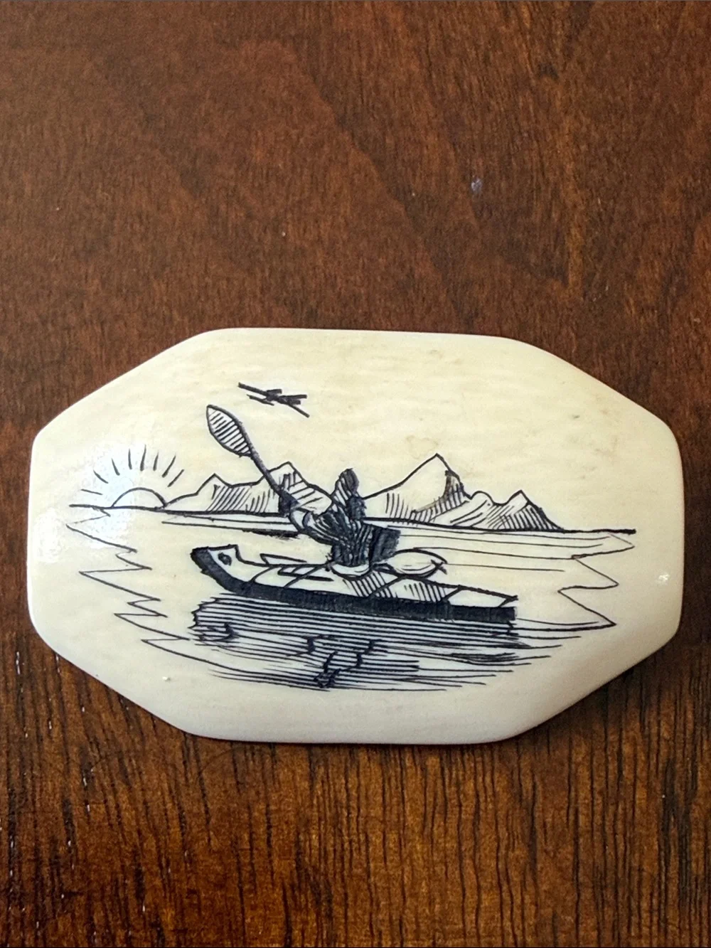 Vintage Alaskan Nuguruk scrimshaw brooch pin Arctic Kayak Scene Cream - Picture 1 of 4